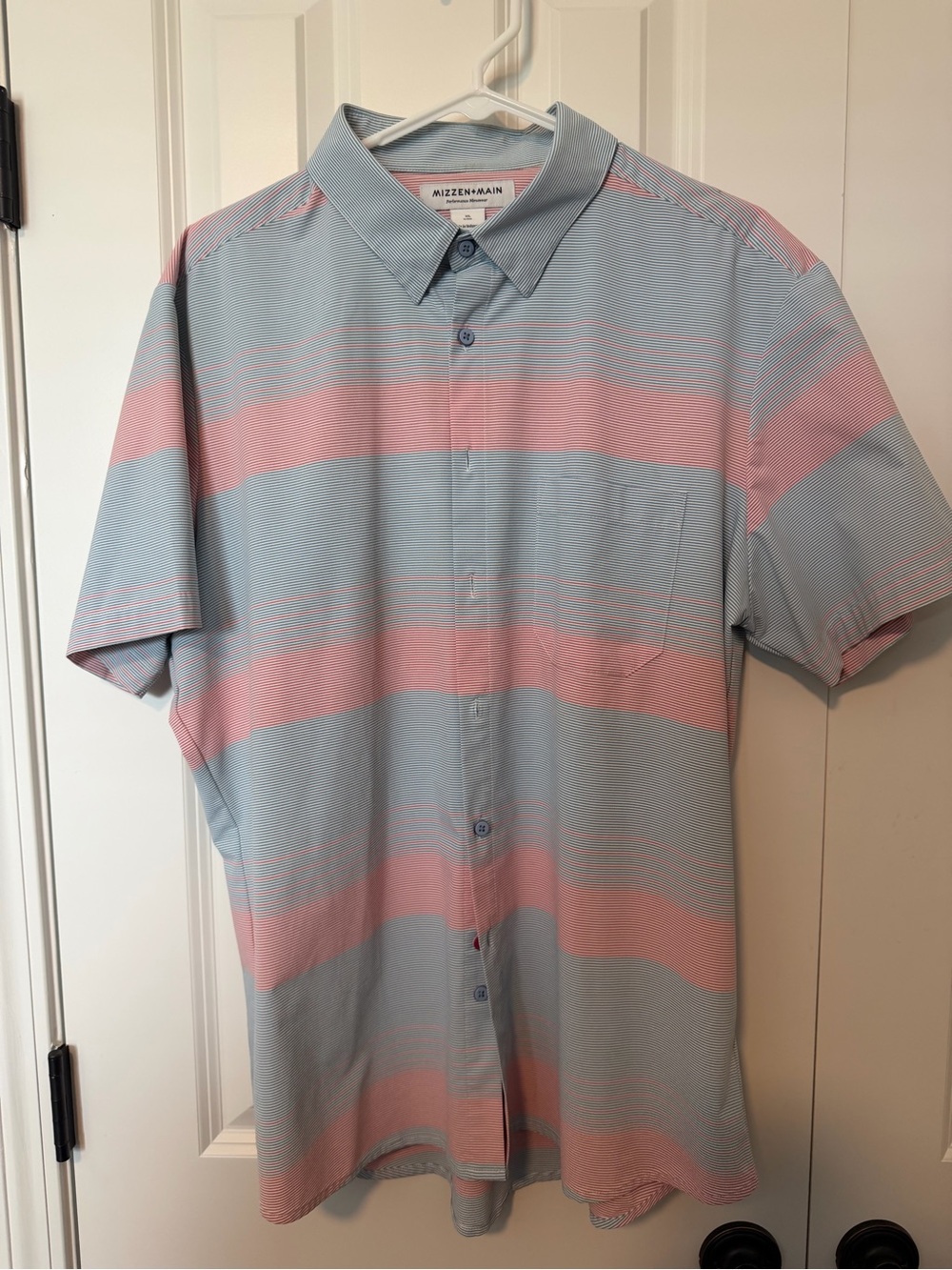 Mizzen+Main Short-Sleeve Button-Down Shirt - Light Blue & Pink Stripes